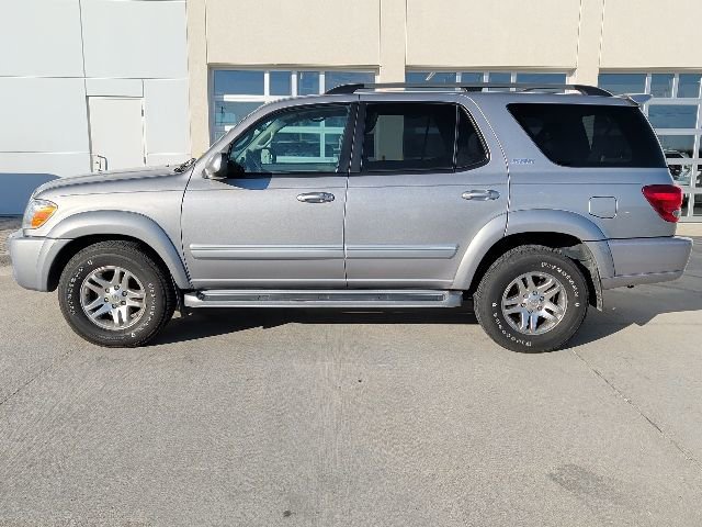 Used 2005 Toyota Sequoia SR5 RWD image 2