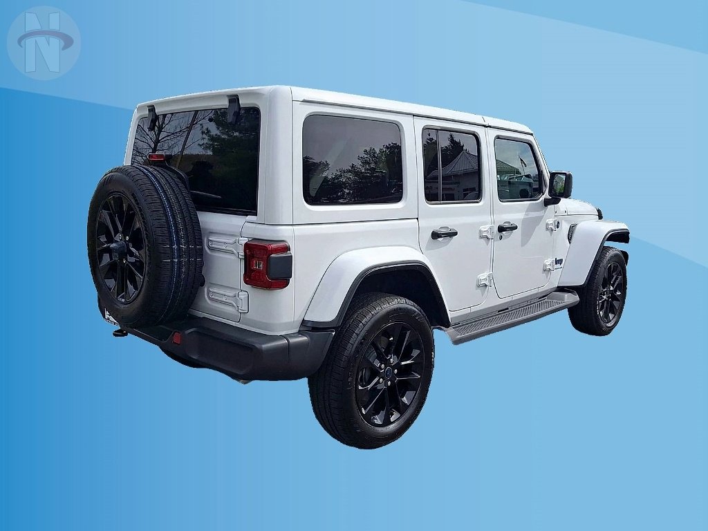 Used 2025 Jeep Wrangler Unlimited Sahara AWD/4WD image 8