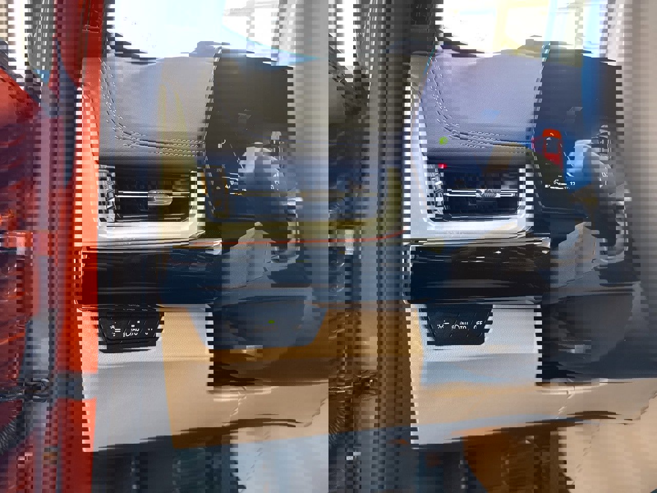 New 2025 BMW X1 xDrive28i w/ Technology Package image 35