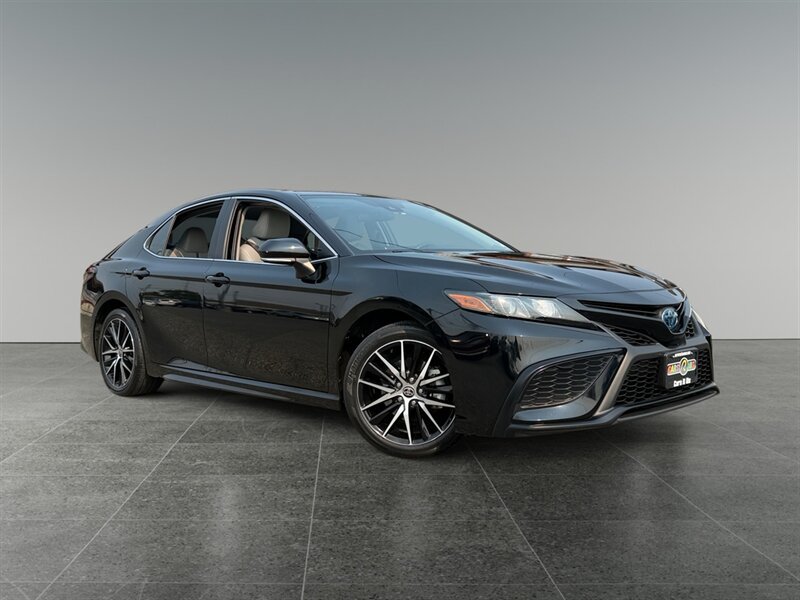 Used 2023 Toyota Camry SE FWD image 8