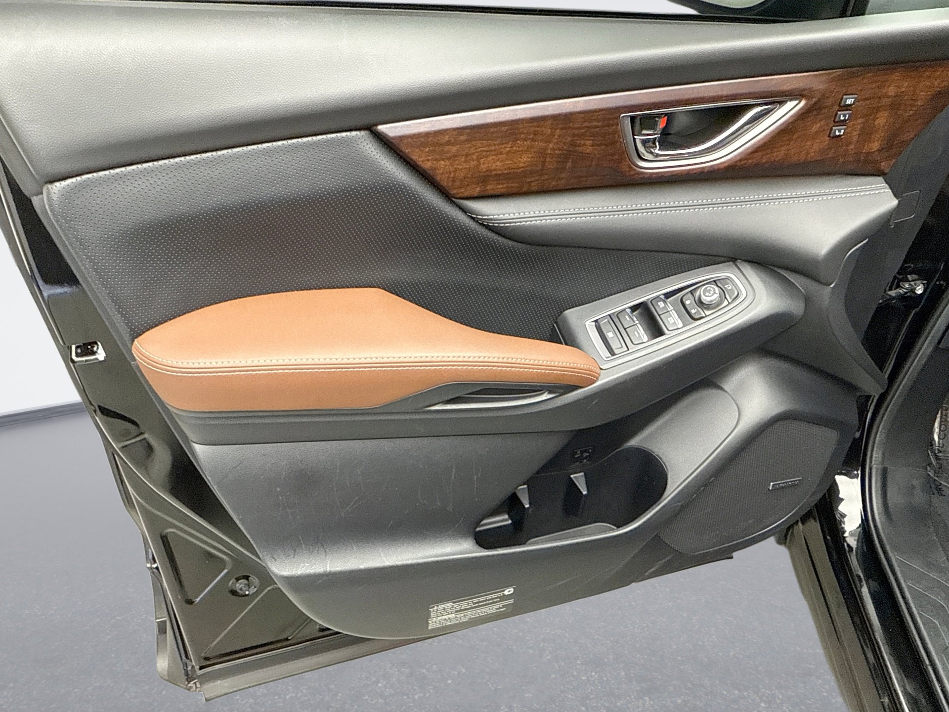 Used 2023 Subaru Ascent Touring image 9