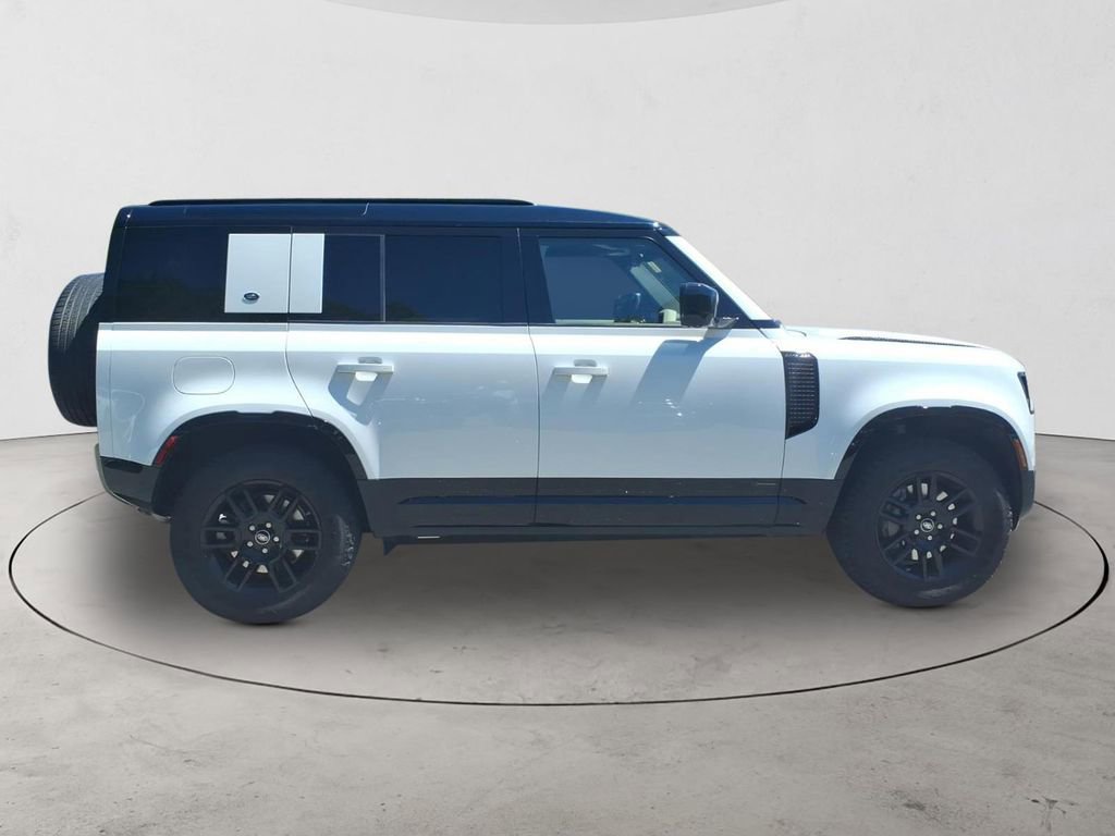 Used 2021 Land Rover Defender 110 X-Dynamic HSE AWD/4WD image 4