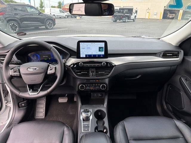 Used 2022 Ford Escape Titanium FWD image 12