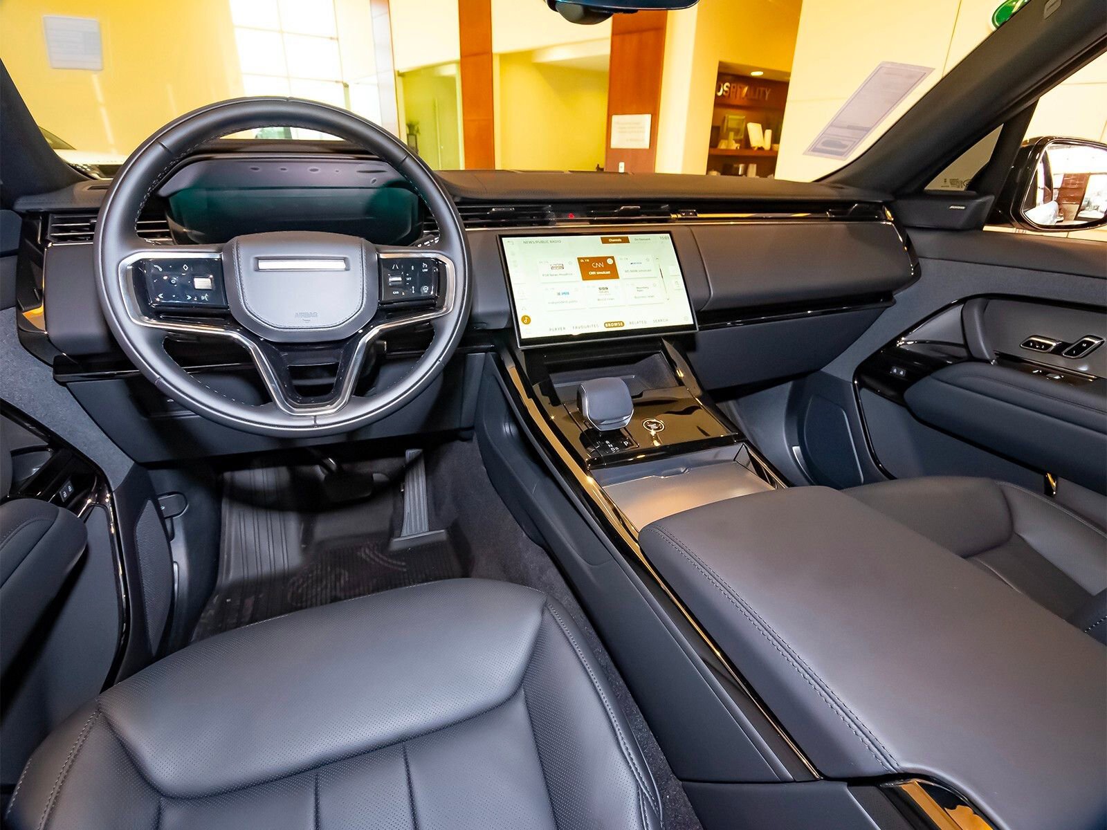 New 2025 Land Rover Range Rover Sport SE image 36