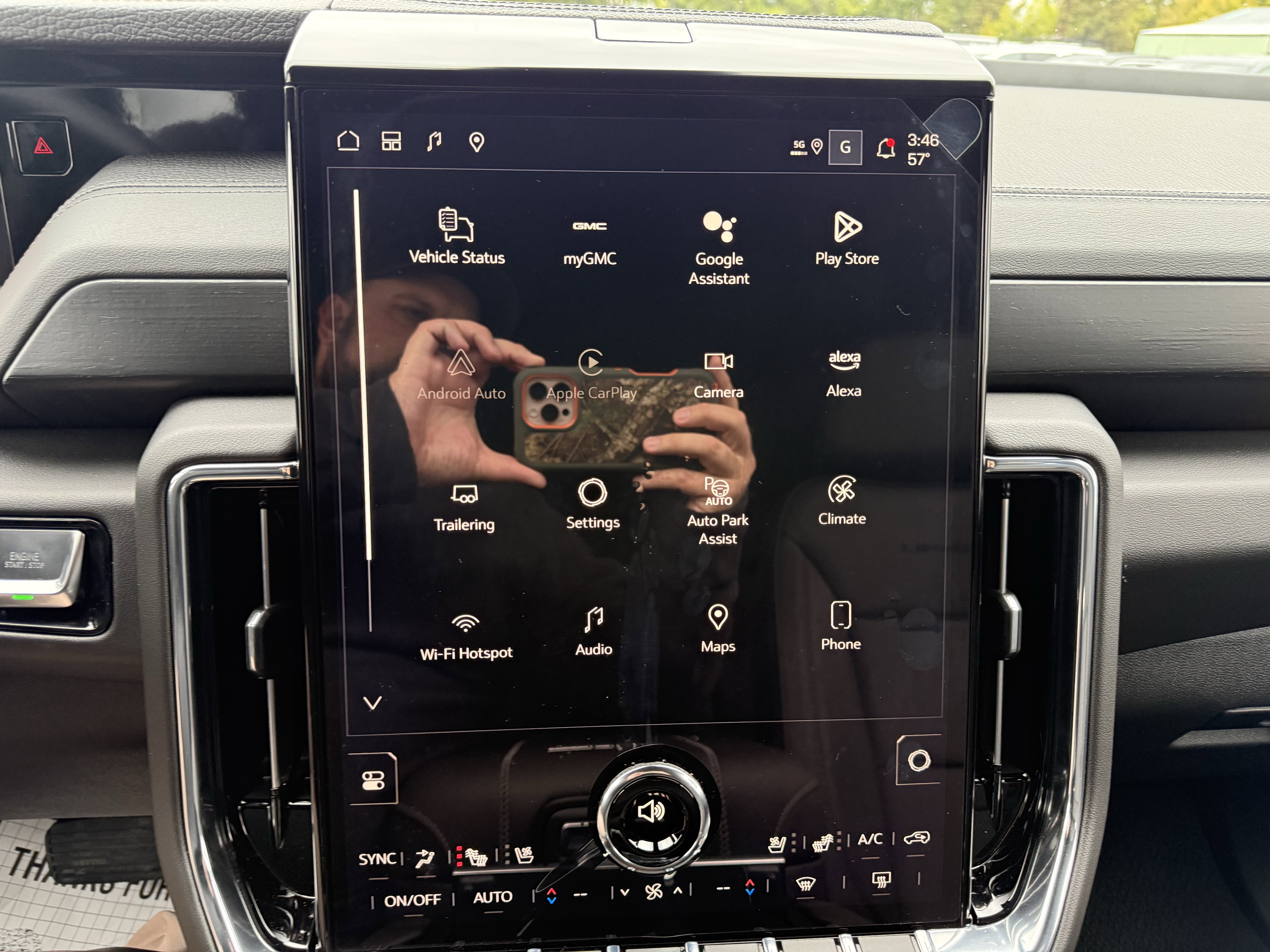 New 2025 GMC Yukon XL Denali w/ Sun & Power Step Package image 13