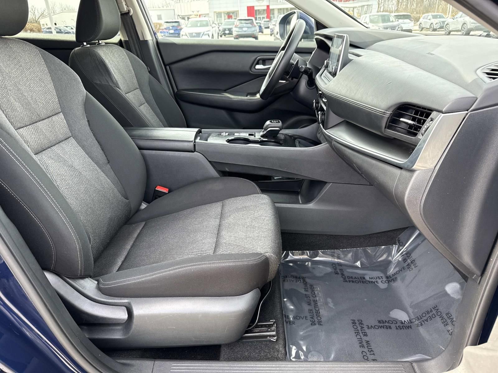 Used 2024 Nissan Rogue SV image 24