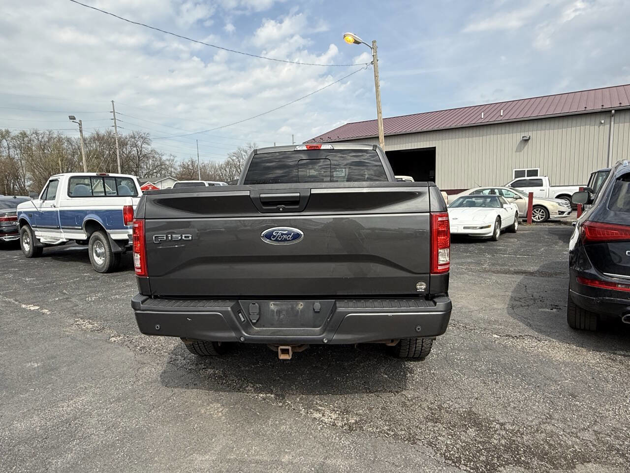 Used 2015 Ford F150 XLT w/ Equipment Group 302A Luxury AWD/4WD image 4