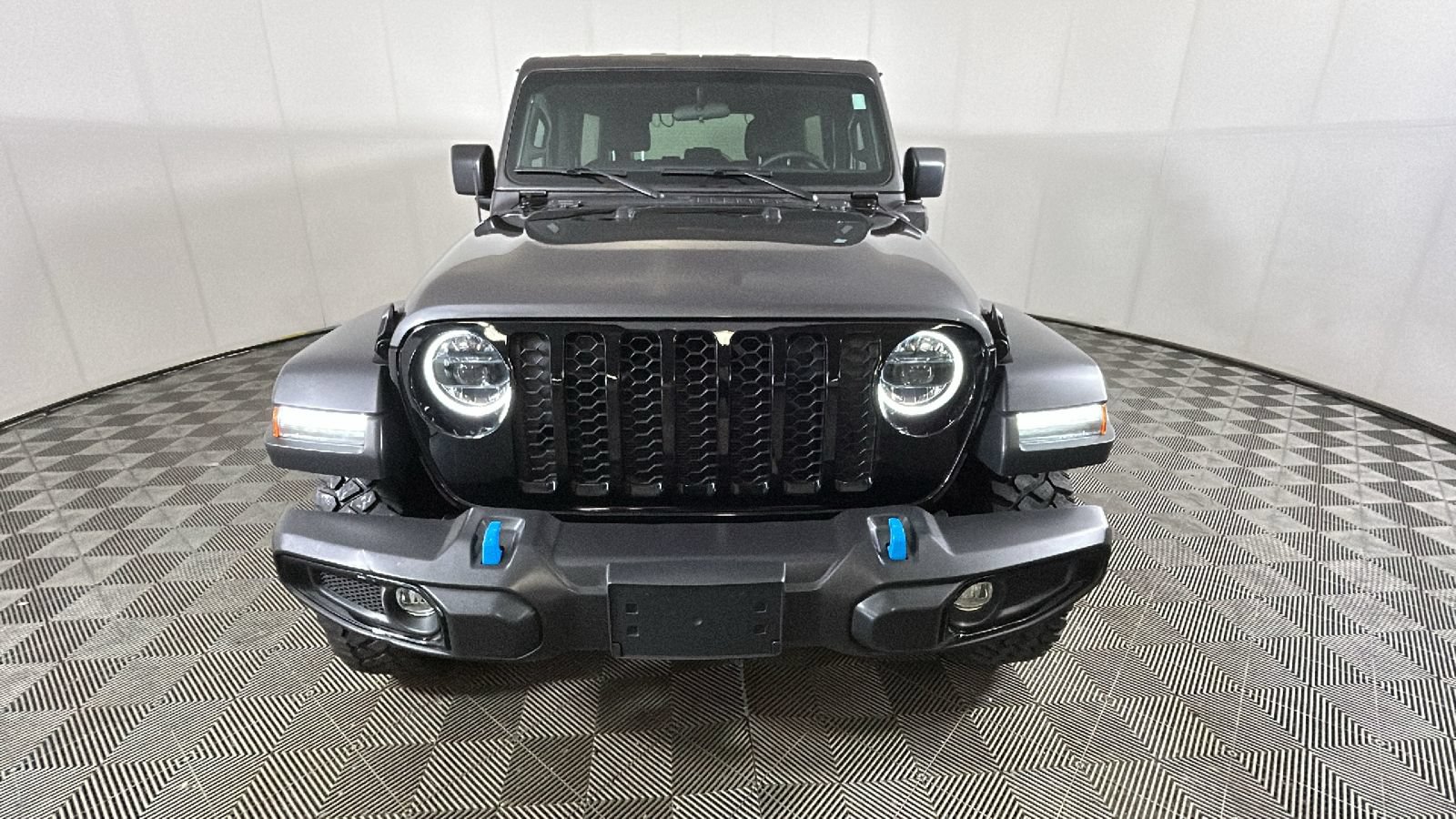 Used 2023 Jeep Wrangler Unlimited w/ Convenience Group AWD/4WD image 9