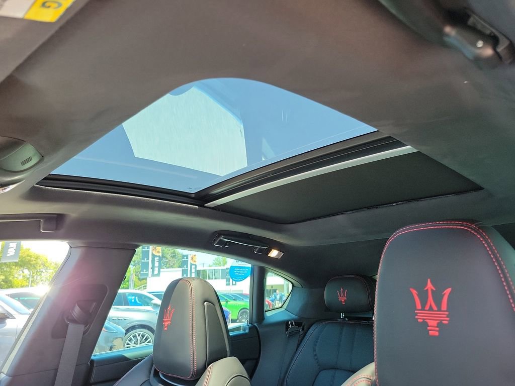 Used 2024 Maserati Levante GT Ultima image 13