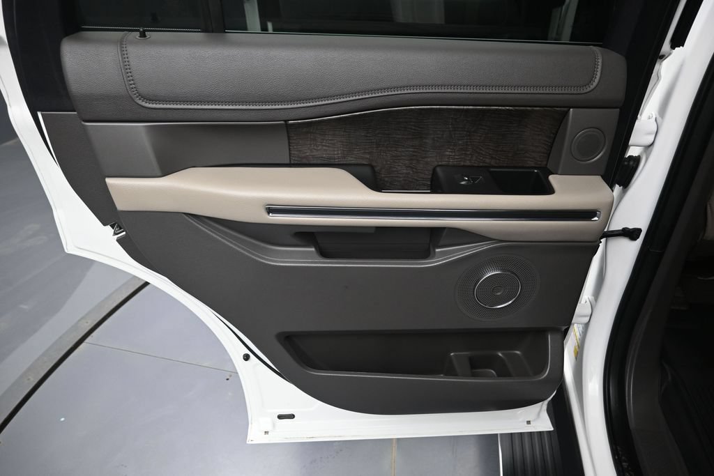 Used 2020 Ford Expedition Limited w/ Equipment Group 302A AWD/4WD image 27