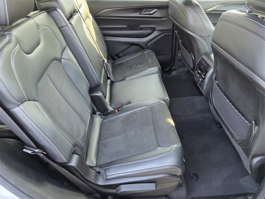 Used 2024 Jeep Grand Cherokee L Laredo image 31