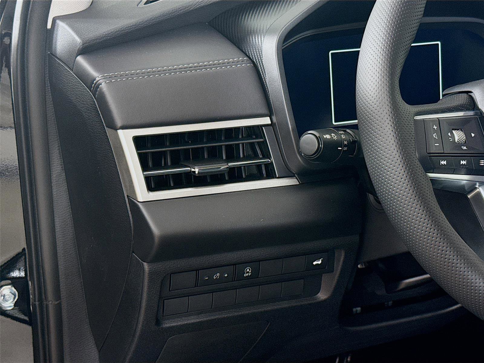 New 2026 Mitsubishi Outlander SE image 10