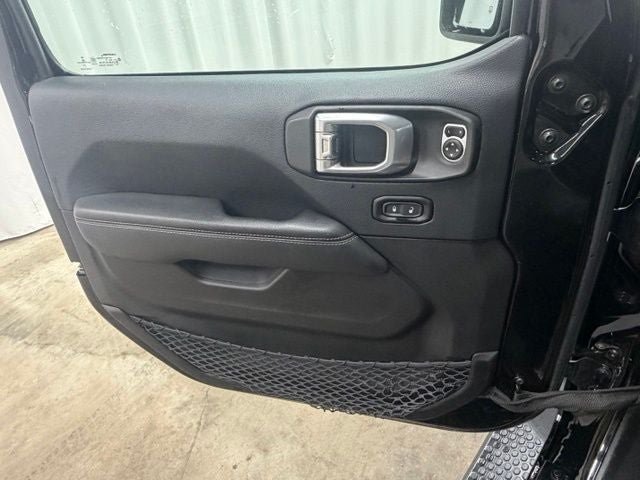 Used 2019 Jeep Wrangler Unlimited Sahara AWD/4WD image 14