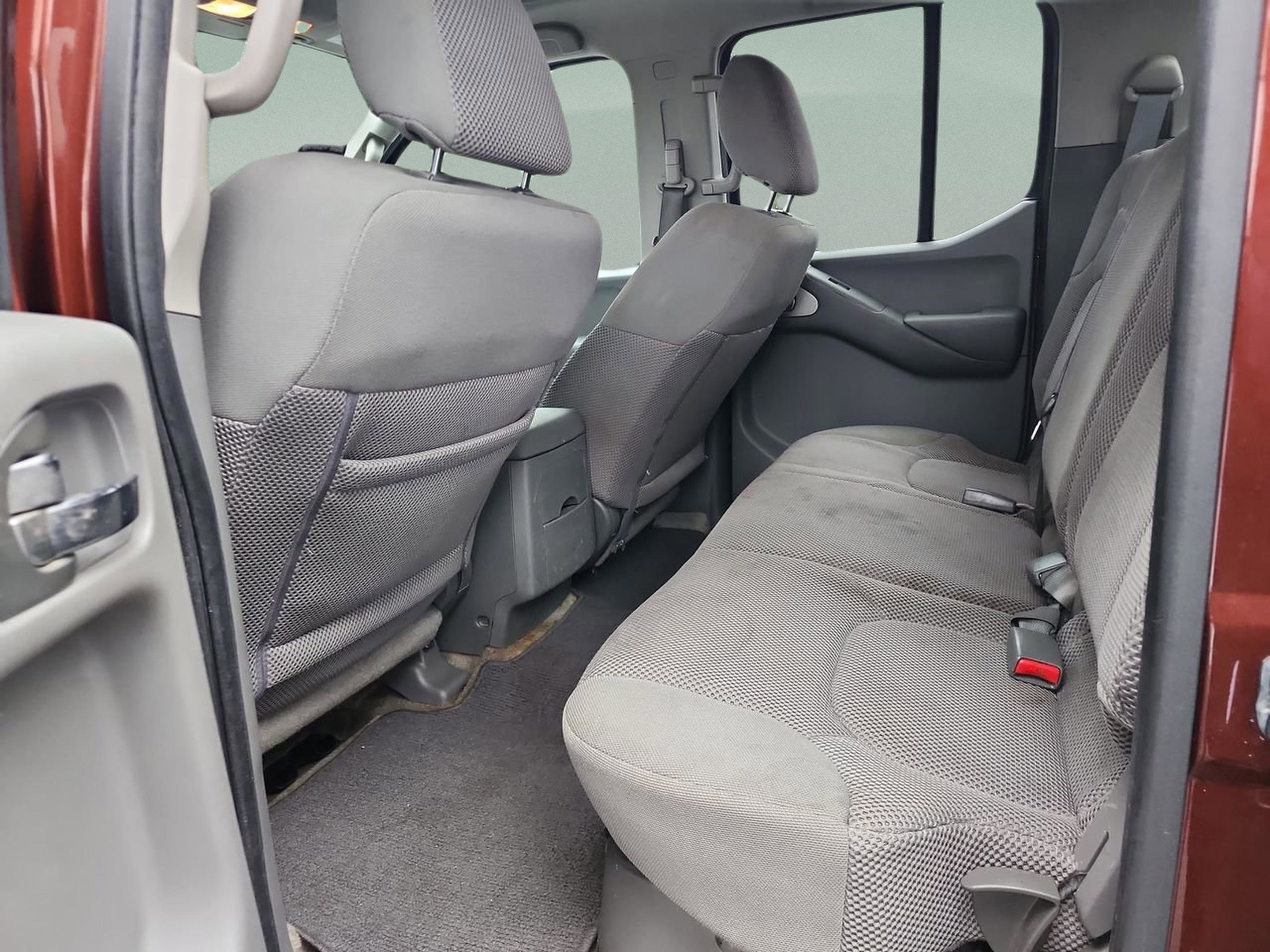 Used 2016 Nissan Frontier SV w/ Moonroof Package image 16