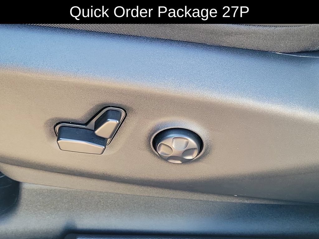 Used 2025 Chrysler Pacifica Limited FWD image 8