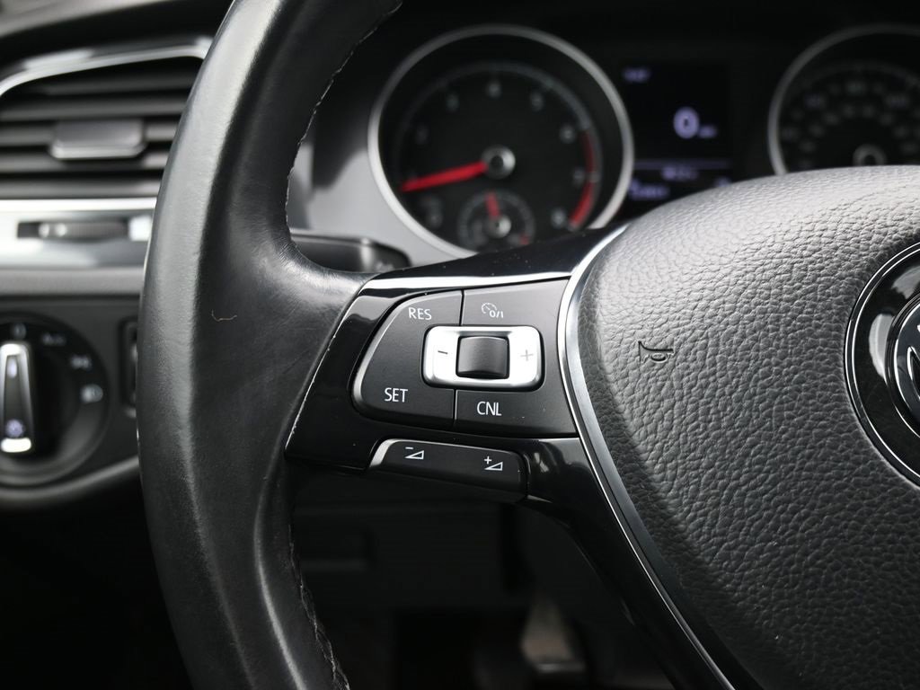 Used 2018 Volkswagen Golf S image 47