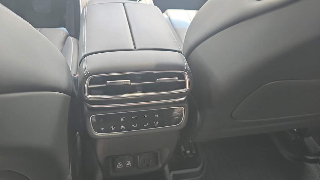 Used 2025 Genesis GV80 3.5T AWD/4WD image 11