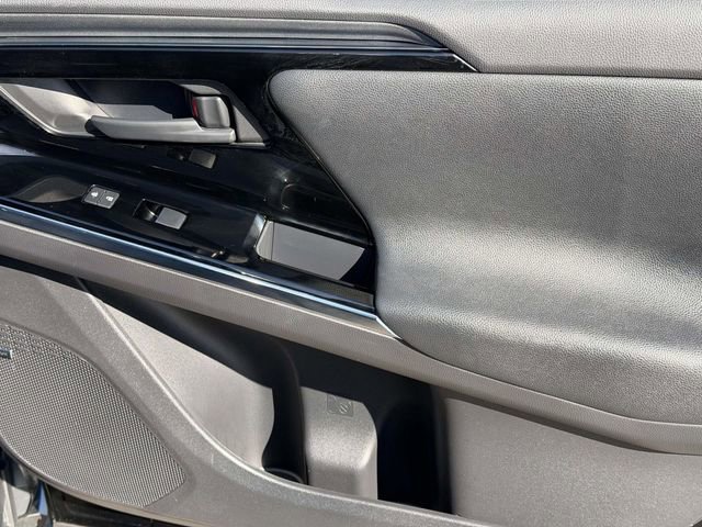 Used 2023 Subaru Solterra AWD image 8