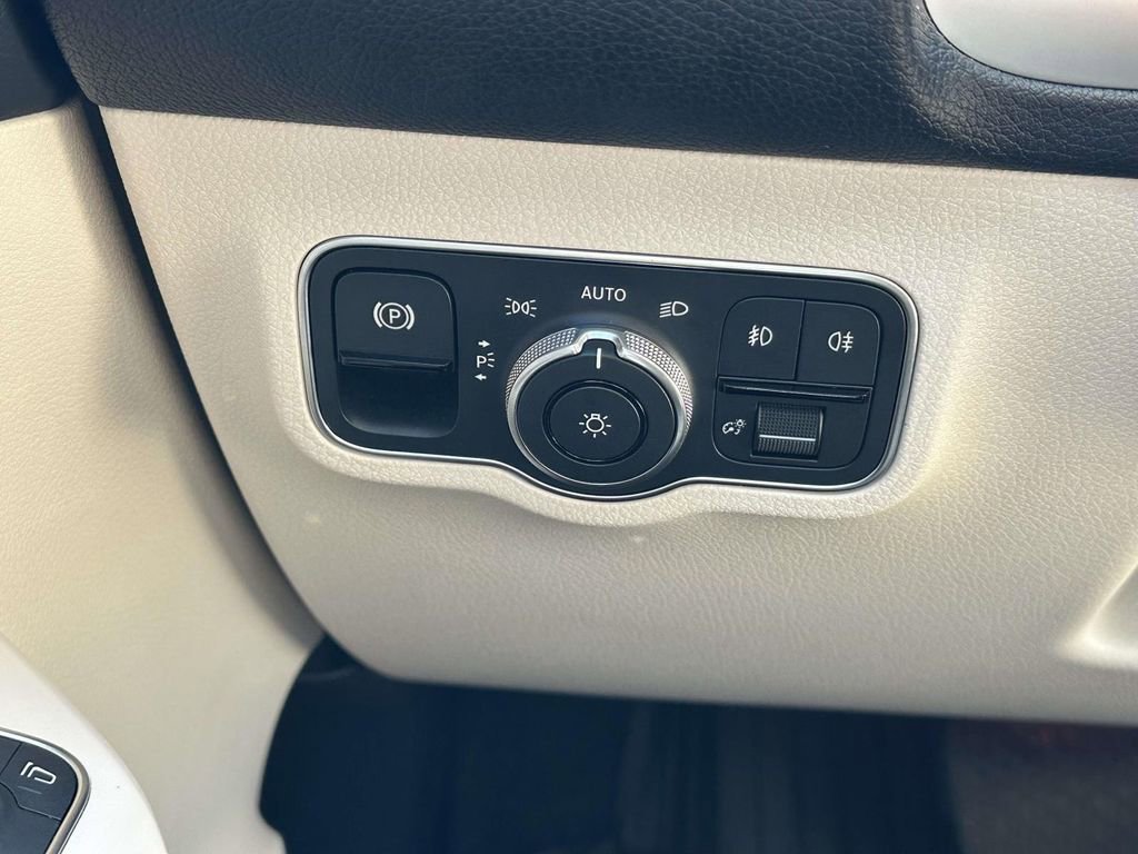 Used 2023 Mercedes-Benz GLB 250 image 23