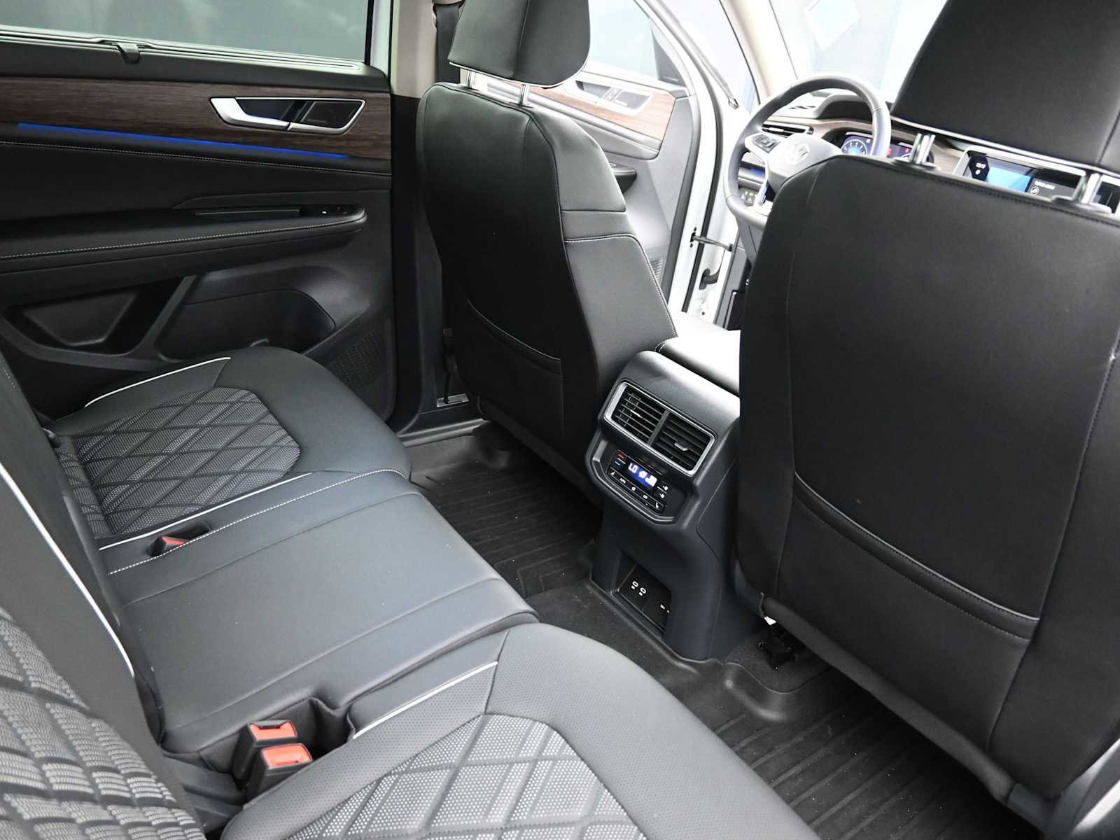 Used 2025 Volkswagen Atlas SEL Premium R-Line image 27