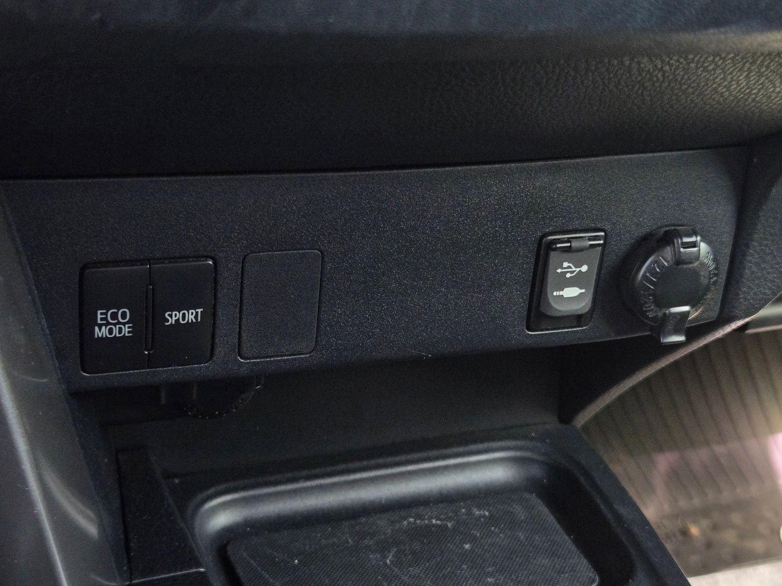 Used 2017 Toyota RAV4 LE w/ All Weather Liner Package FWD image 11