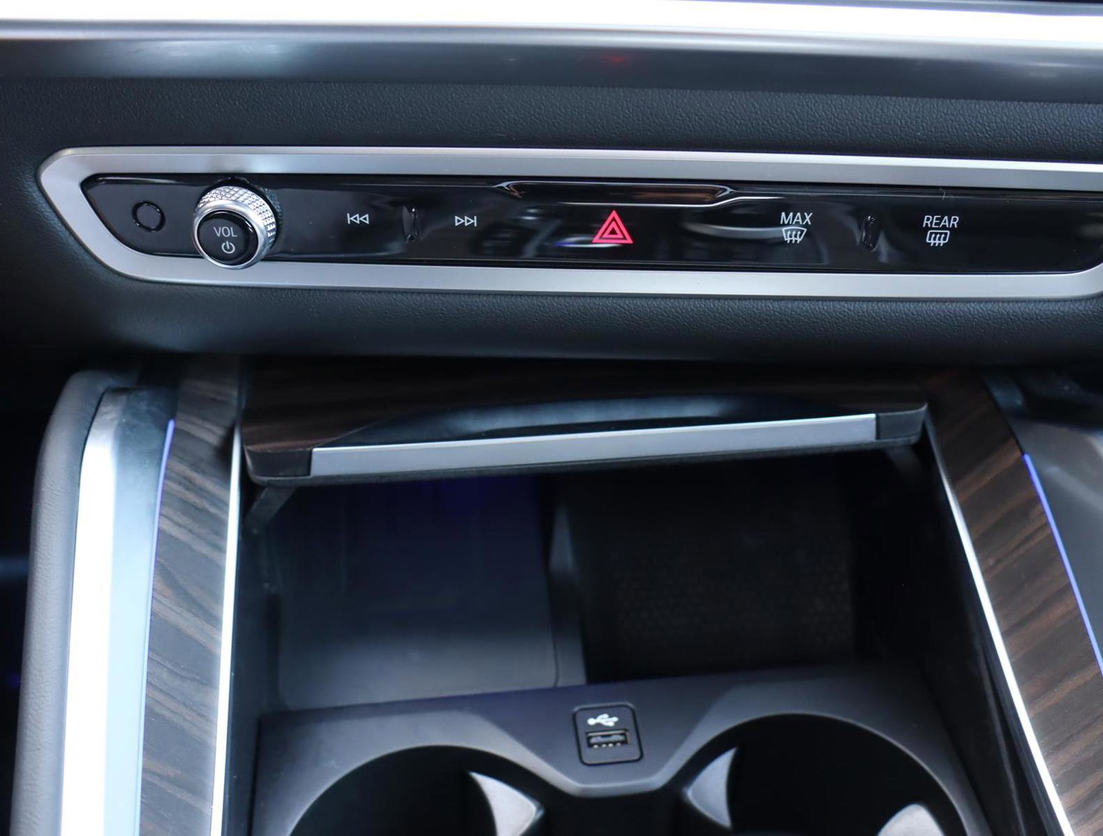 Used 2024 BMW X6 xDrive40i w/ Executive Package image 11