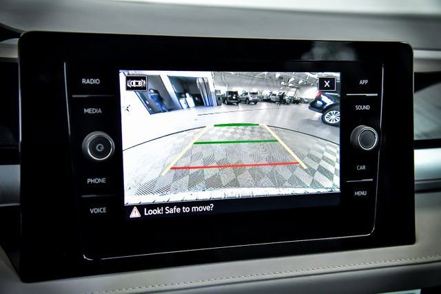 Certified 2025 Volkswagen Taos SE w/ Panoramic Sunroof Package AWD/4WD image 13