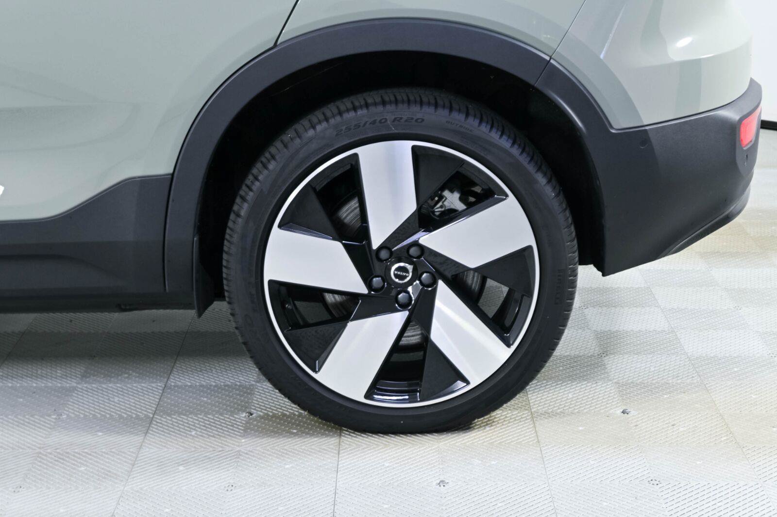 Certified 2023 Volvo C40 P8 Recharge Ultimate w/ Protection Package Premier AWD/4WD image 38