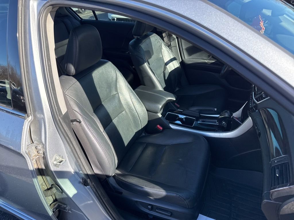 Used 2017 Honda Accord Touring image 15