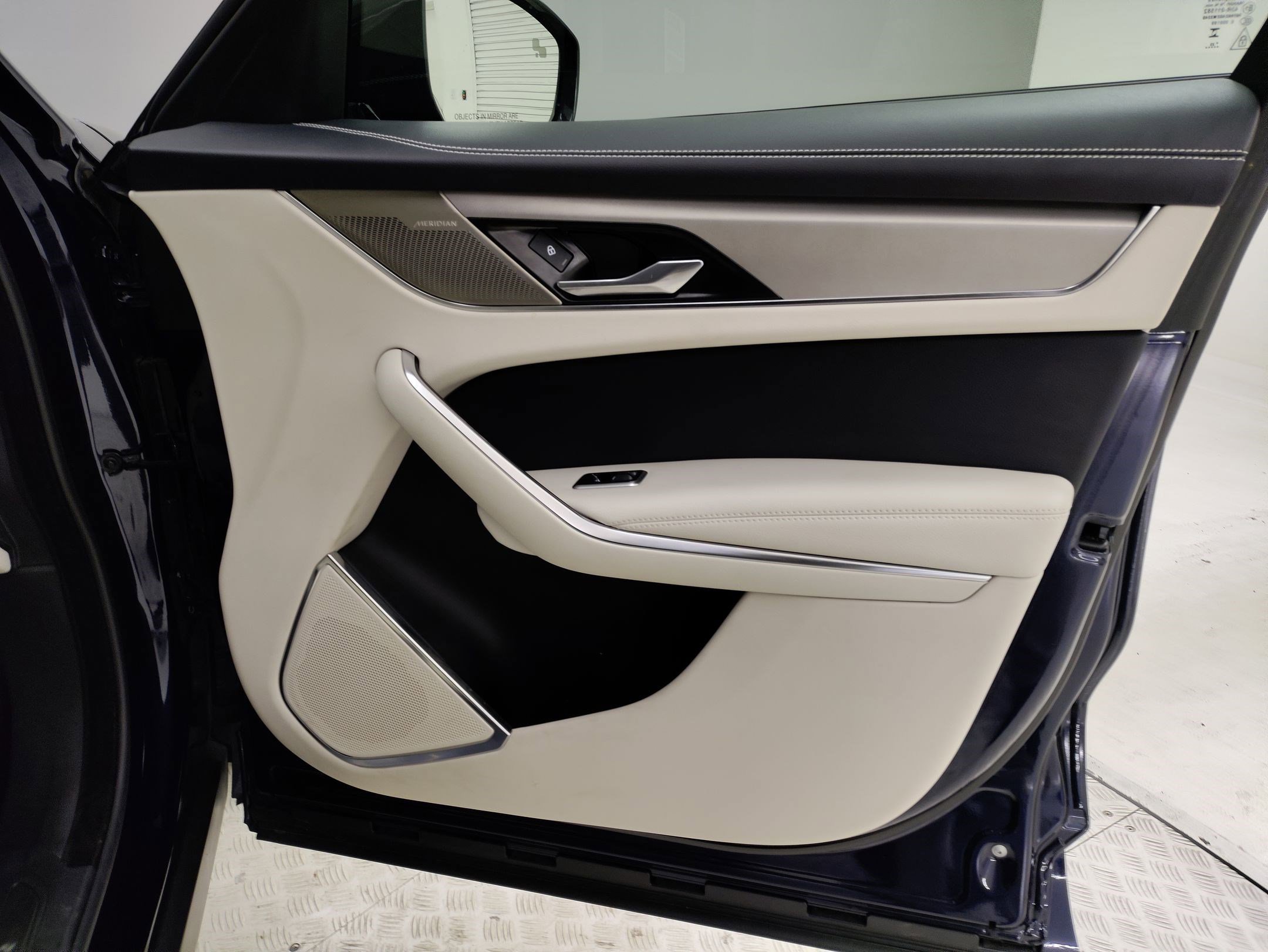 Used 2024 Jaguar F-PACE R-Dynamic S image 32