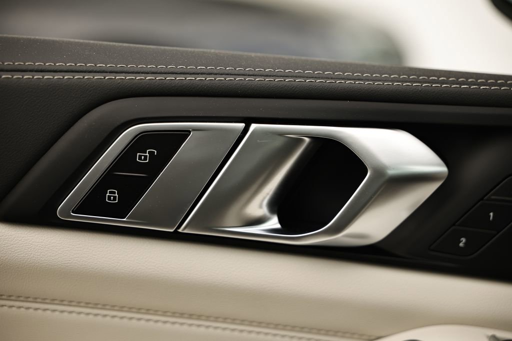 New 2026 BMW X5 xDrive50e w/ Executive Package image 15