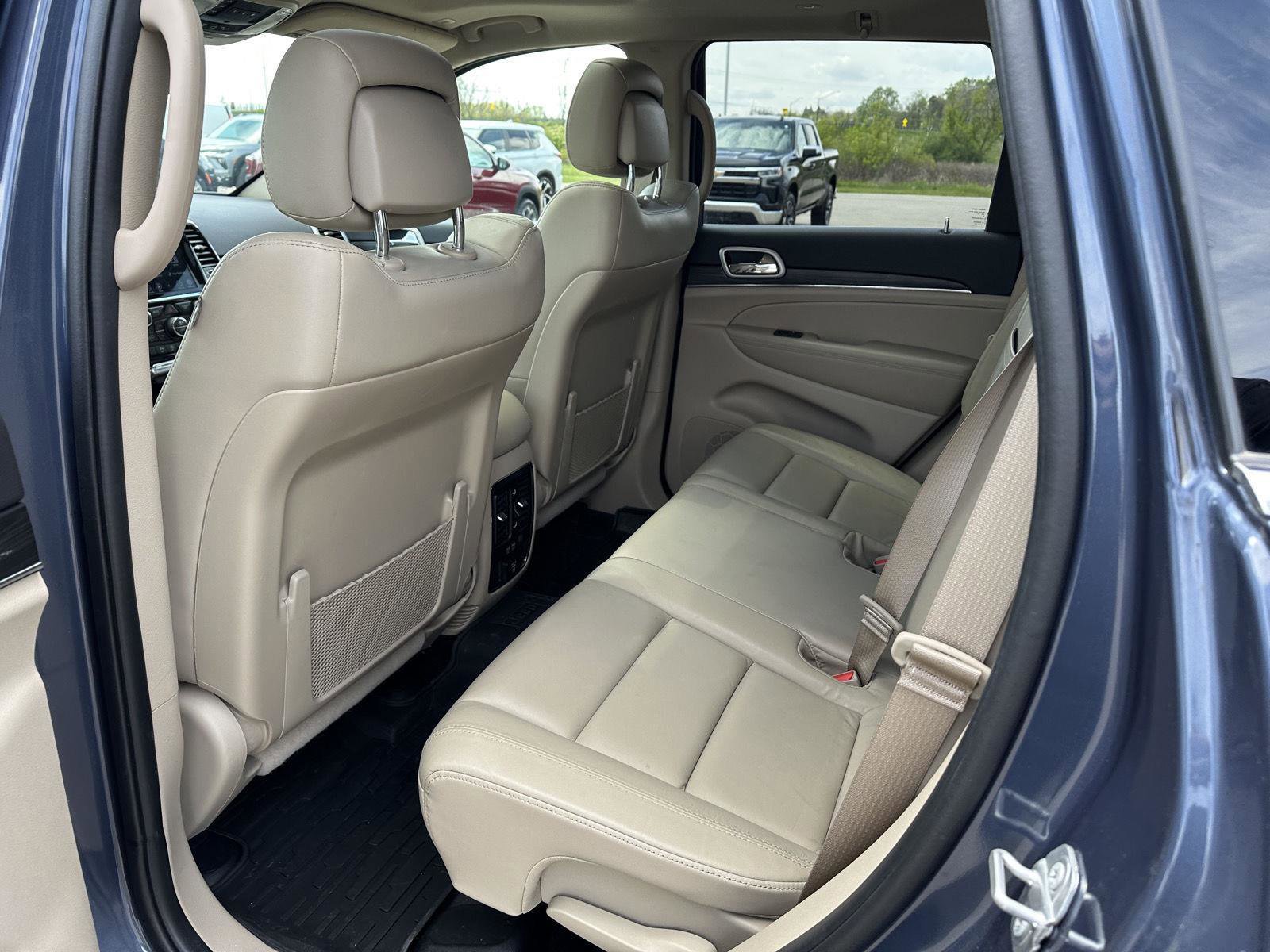 Used 2021 Jeep Grand Cherokee Limited AWD/4WD image 14