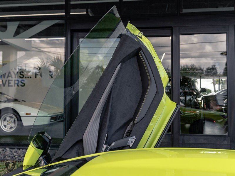 Used 2025 Lamborghini Revuelto AWD/4WD image 24