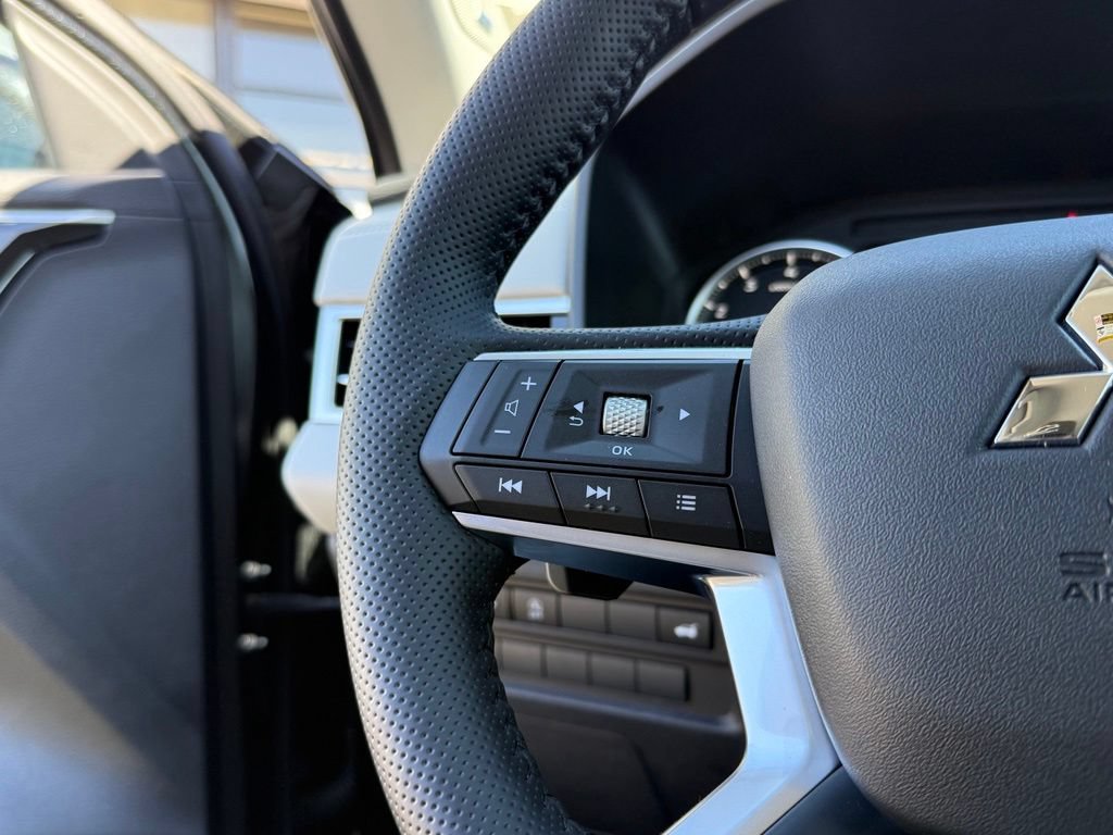 New 2026 Mitsubishi Outlander FWD image 21