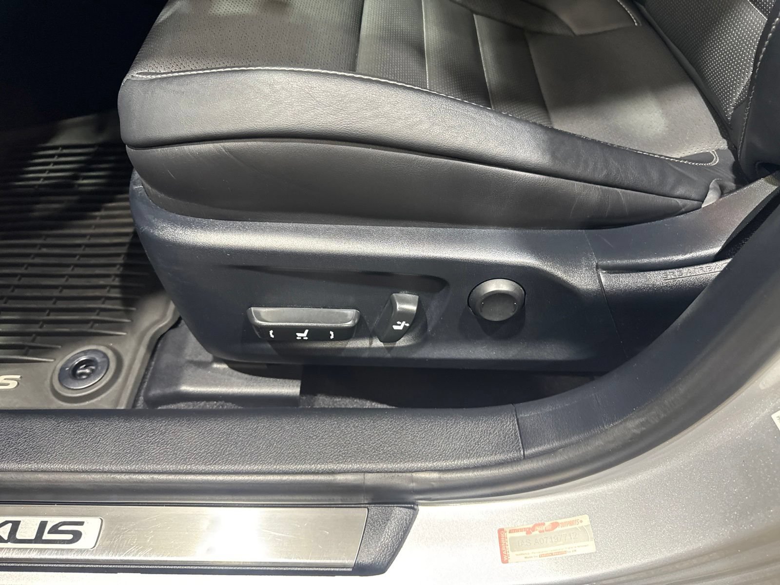 Used 2015 Lexus IS 350 w/ F-Sport Package RWD image 25