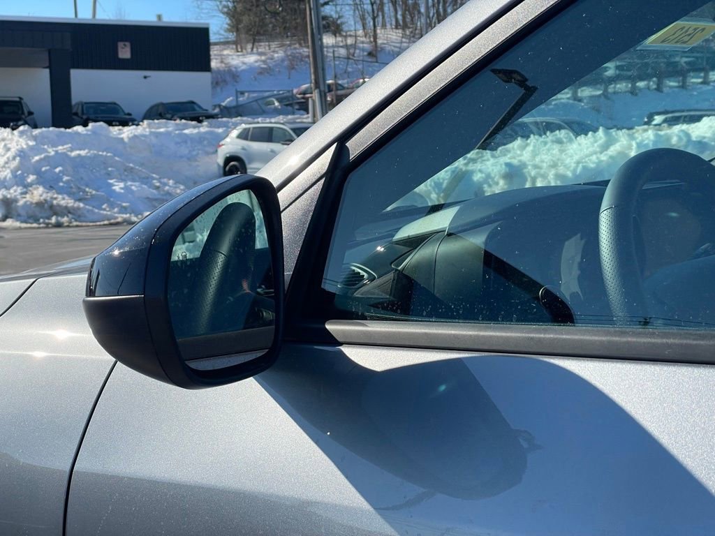 Used 2025 Chevrolet Trax RS w/ Driver Confidence Package image 31