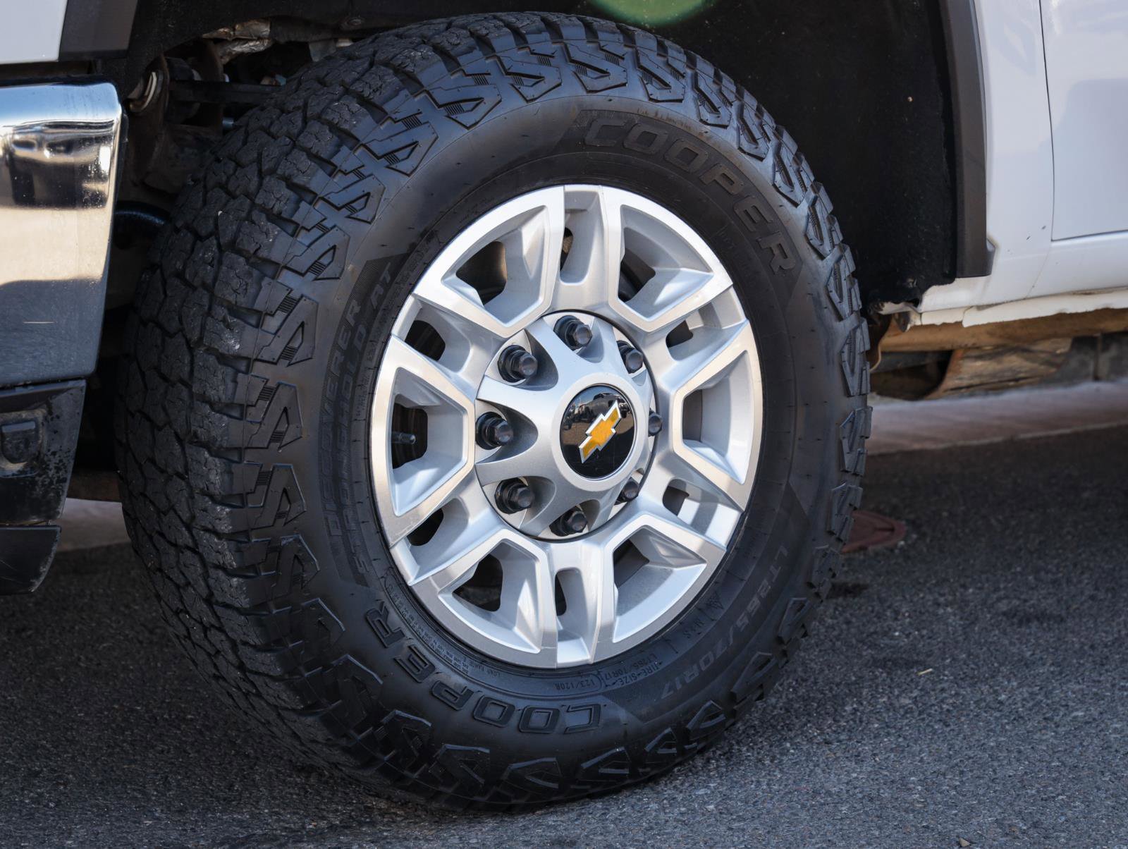 Used 2024 Chevrolet Silverado 2500 LT w/ Convenience Package image 11