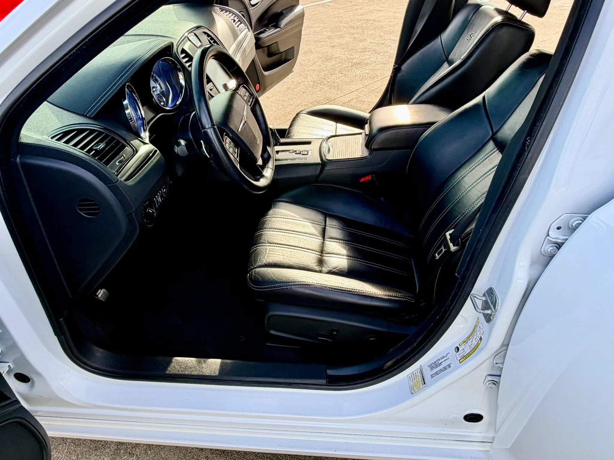 Used 2013 Chrysler 300 S RWD image 40