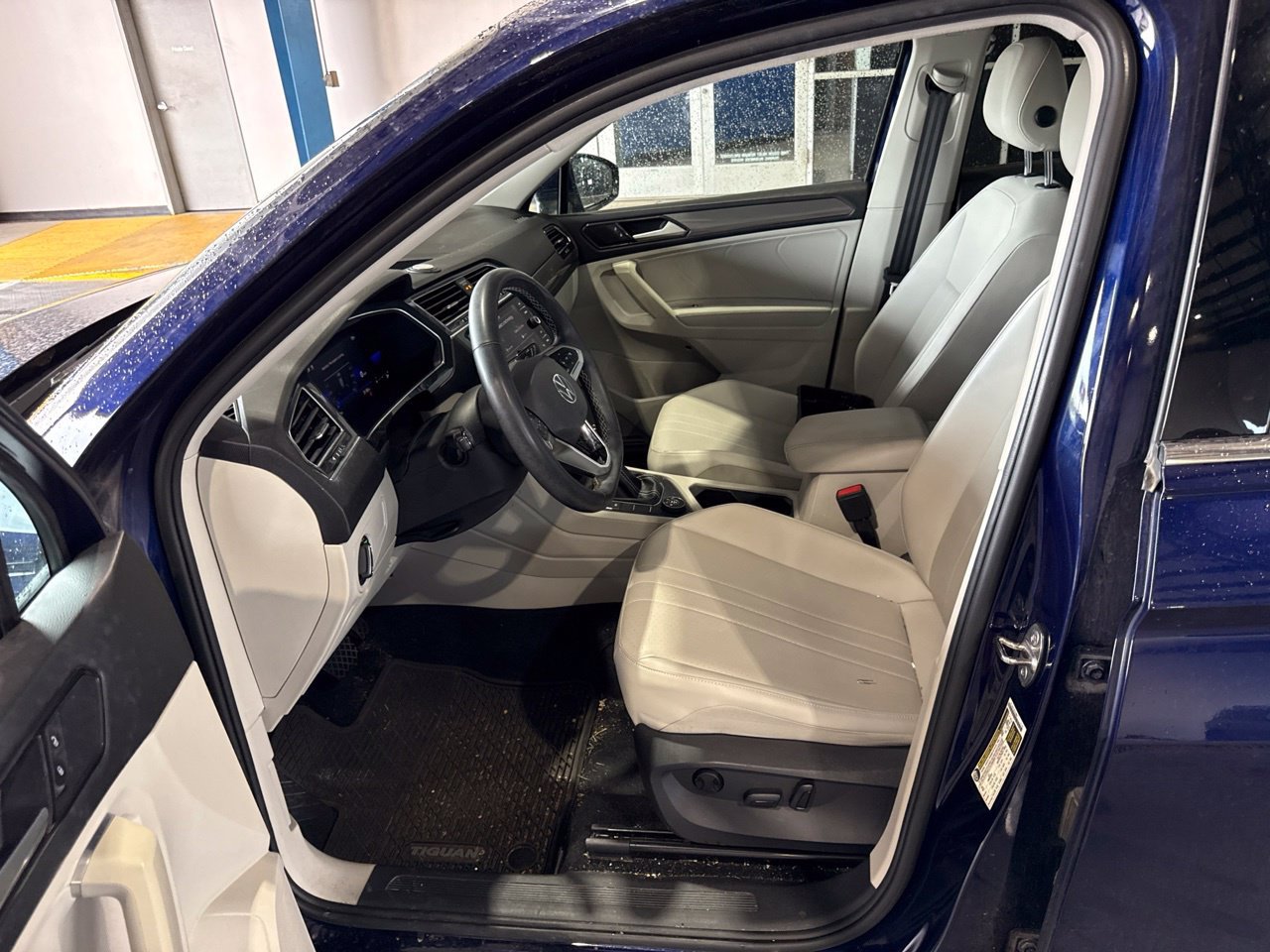 Used 2023 Volkswagen Tiguan SE AWD/4WD image 19