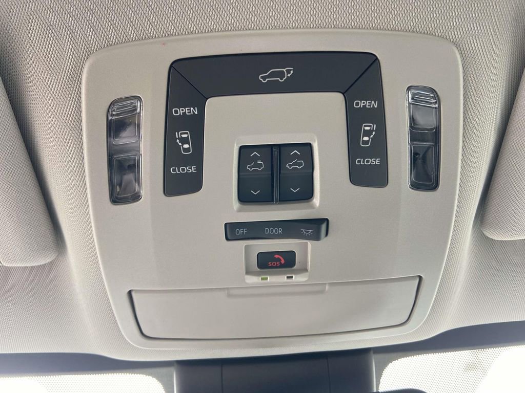 New 2026 Toyota Sienna XLE FWD image 24