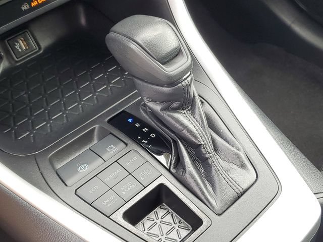 Used 2024 Toyota RAV4 LE AWD/4WD image 30