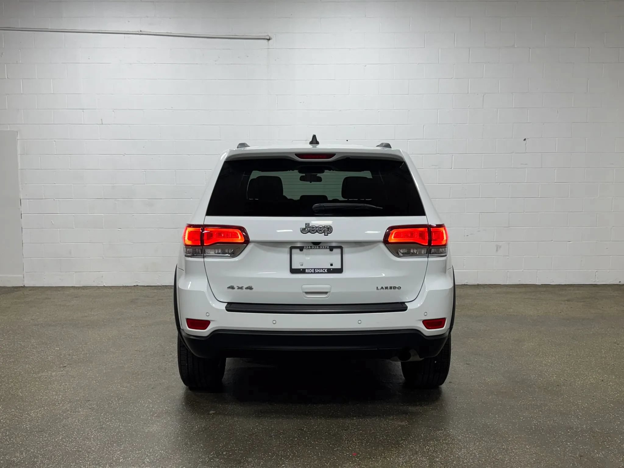 Used 2021 Jeep Grand Cherokee Laredo AWD/4WD image 4
