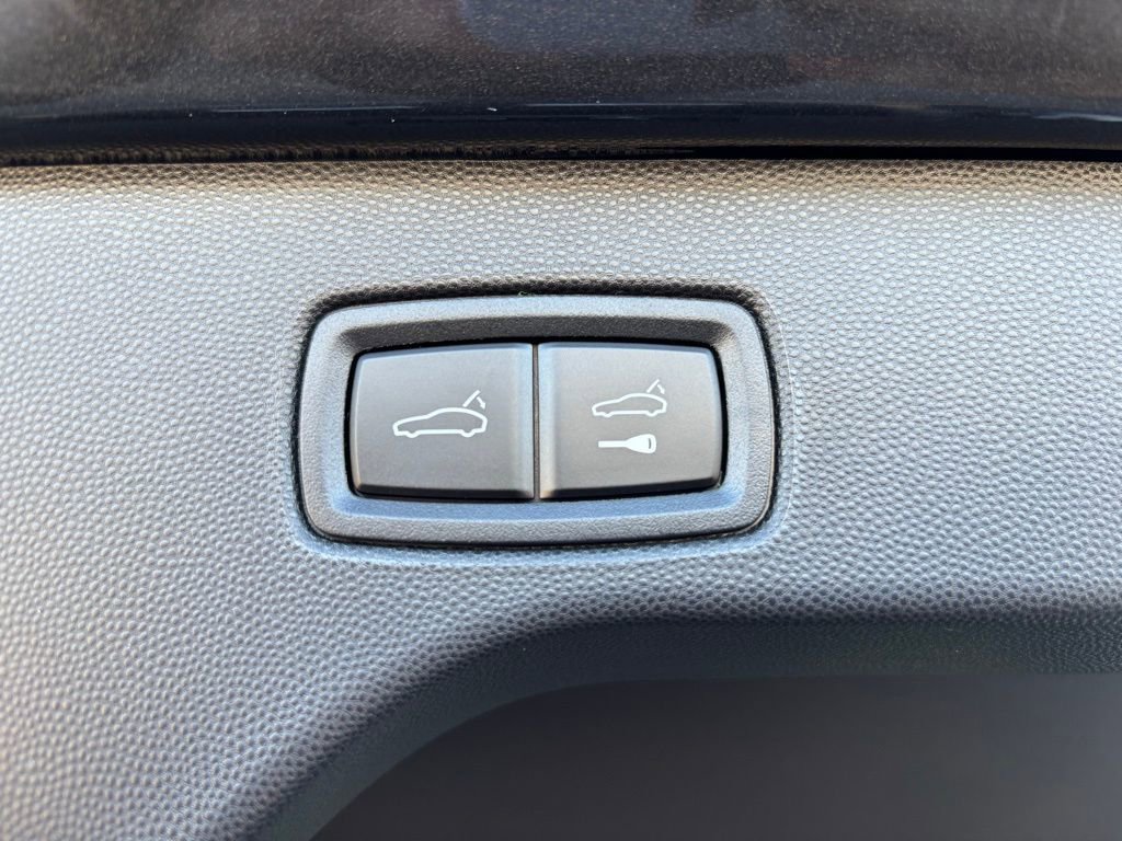 New 2026 Porsche Macan 4 Electric image 12