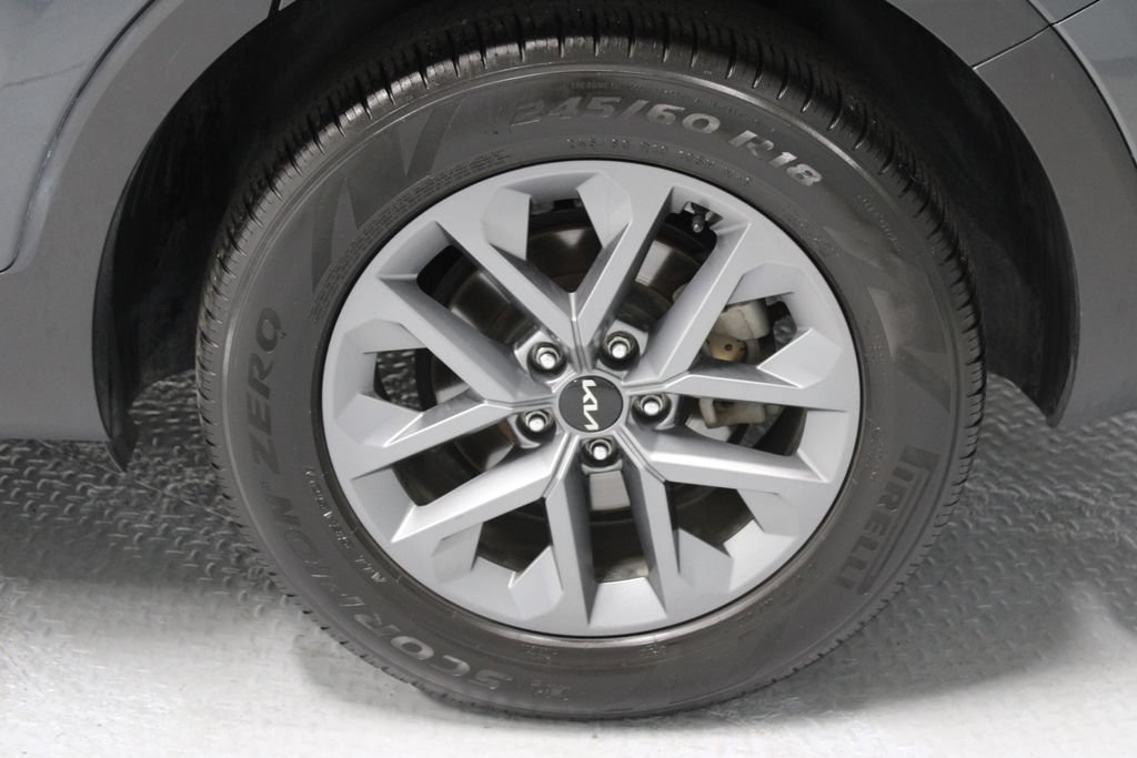 Used 2024 Kia Telluride LX FWD image 18