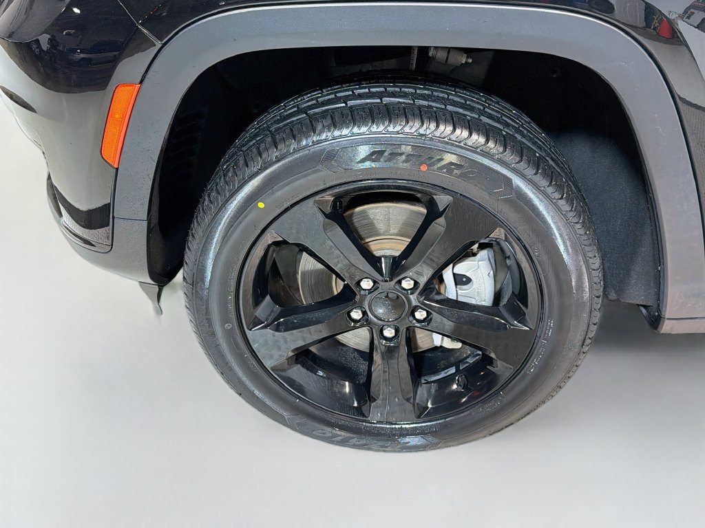 Used 2023 Jeep Grand Cherokee L Laredo AWD/4WD image 30