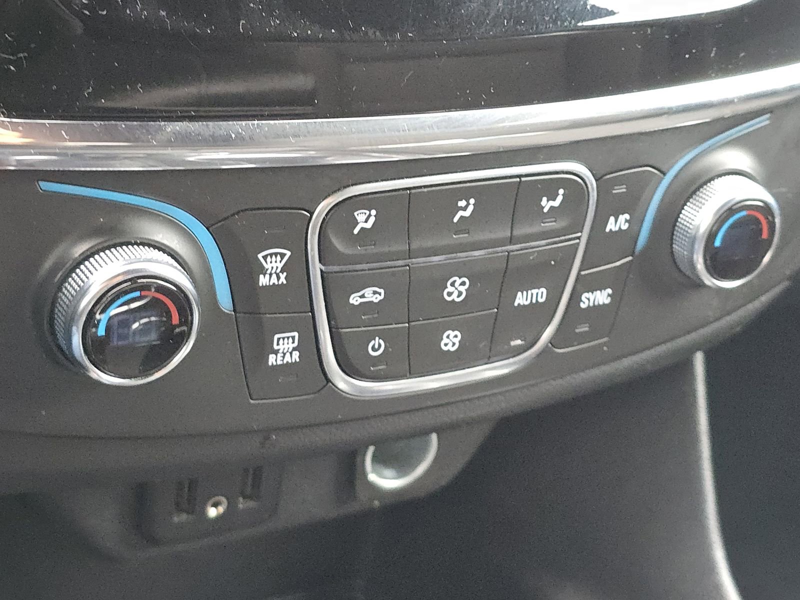 Used 2023 Chevrolet Traverse LT image 27