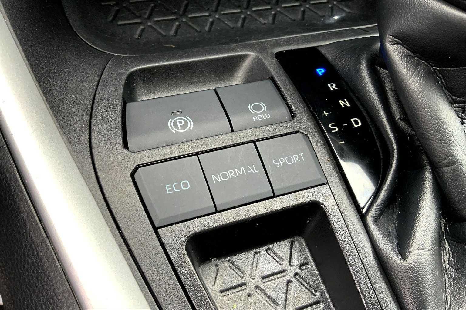 Used 2023 Toyota RAV4 XLE w/ Convenience Package FWD image 33
