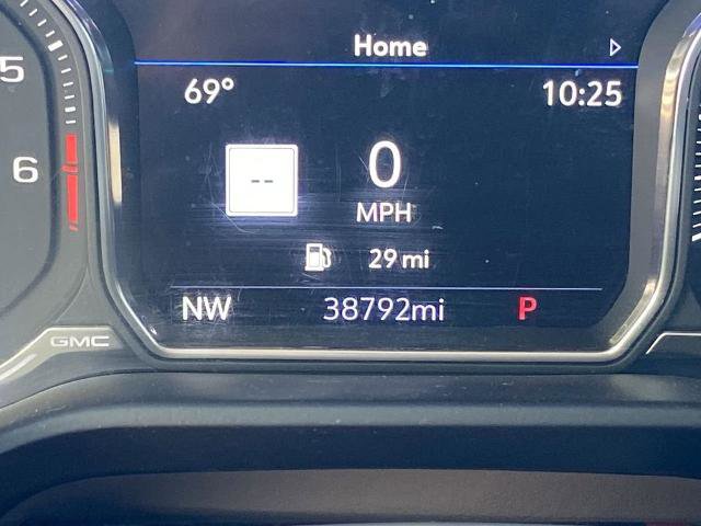 Used 2021 GMC Yukon Denali w/ Denali Premium Package image 8