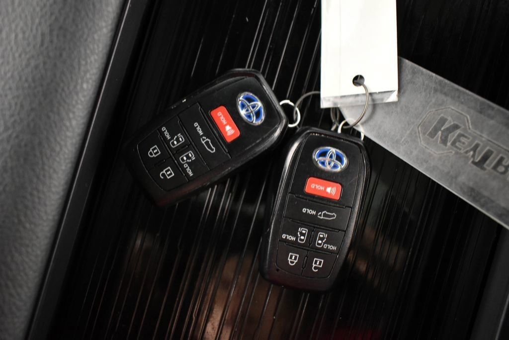 Used 2025 Toyota Sienna XSE w/ XSE Plus Package image 44