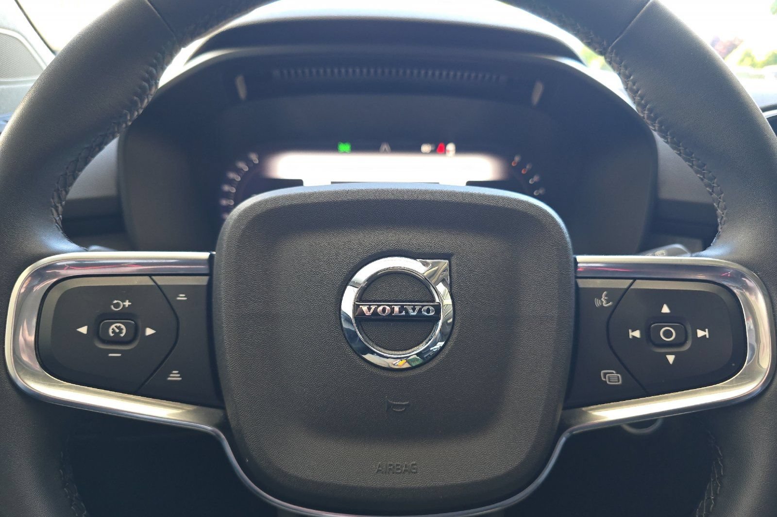 Used 2023 Volvo XC40 B5 Ultimate AWD/4WD image 27